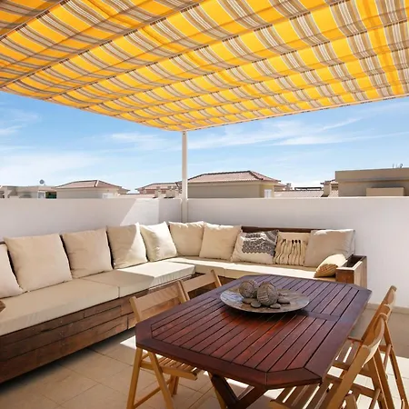 Oramas House - Pool & Terrace